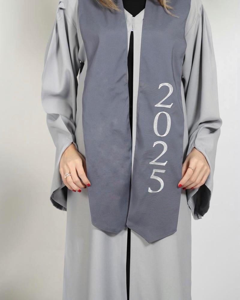 عبايه تخرج رمادي 2026