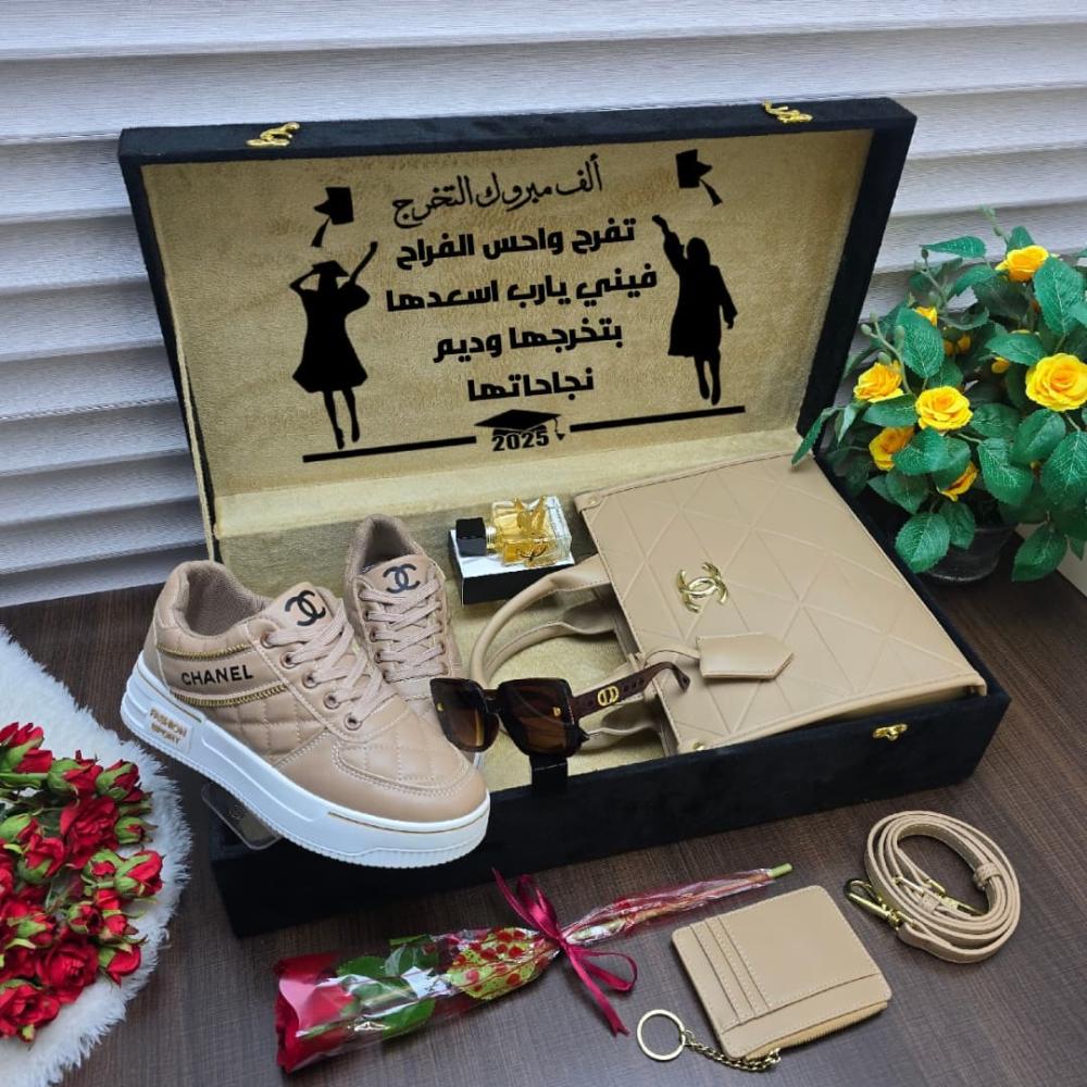 بوكس تخرج نسائي شنطة شانيل وشوز شانيل