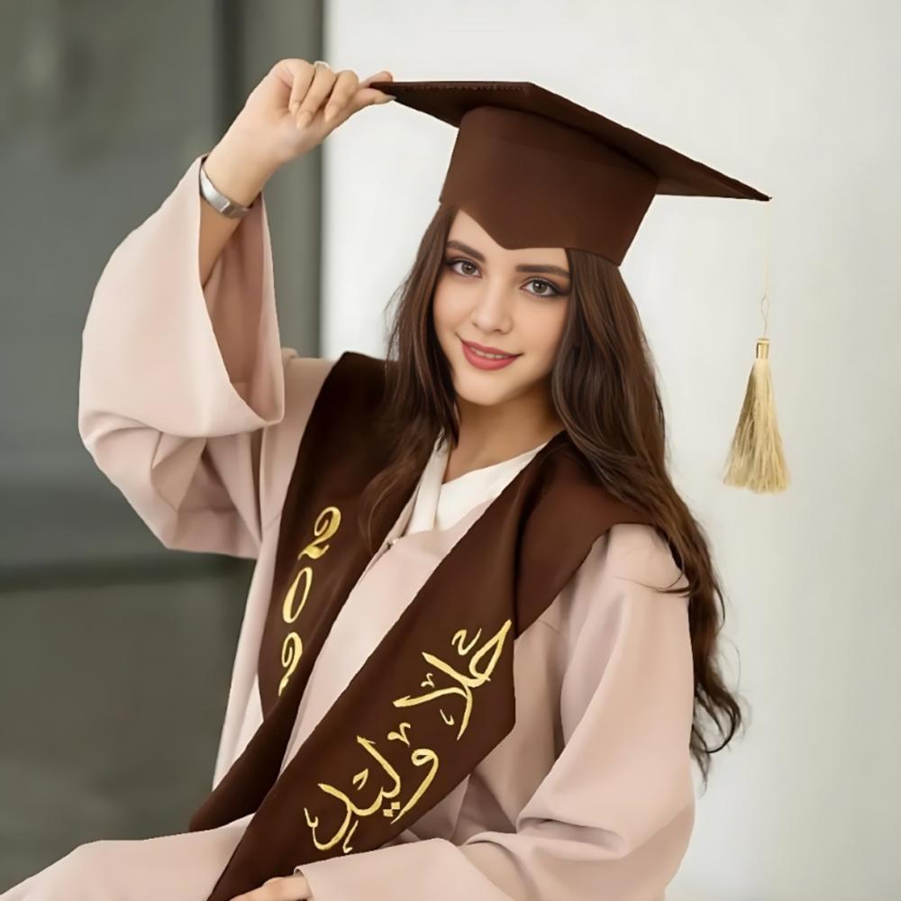 عبايات تخرج 2026 بيج ملكي مع وشاح بني فاخر