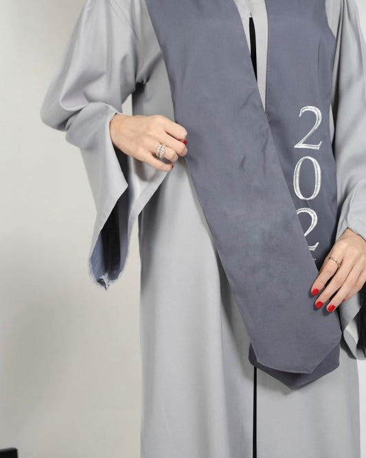 عبايه تخرج رمادي 2026